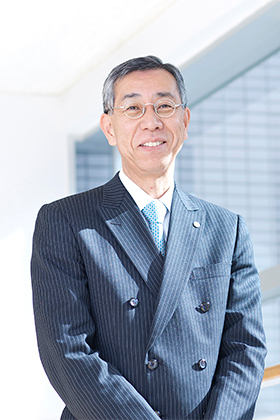 学校長 齊藤 秀樹