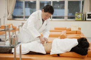 東京呉竹医療専門学校_卒業生_沖縄統合医療学院校長_鈴木先生