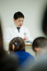 東京呉竹医療専門学校_卒業生_沖縄統合医療学院校長_鈴木先生