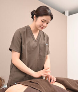 東京呉竹医療専門学校_卒業生_矢澤先生_まろん鍼灸接骨院勤務