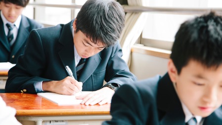 柔道整復師を目指す高校生のイメージ。